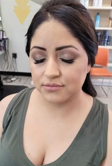Peinado elegante para ocasiones especiales.
