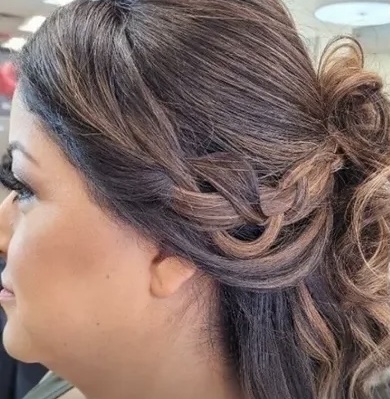 Peinado elegante para ocasiones especiales.